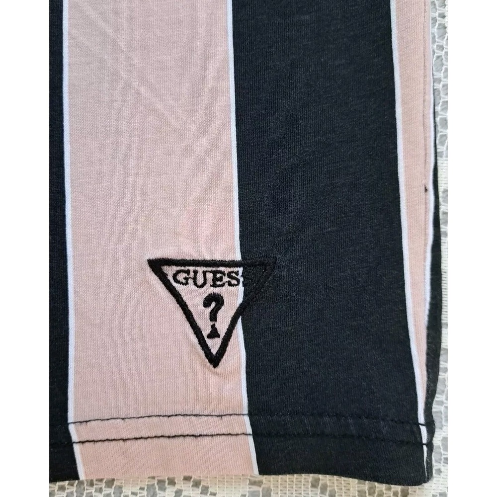 Guess T-shirt Men's Size L Pink/ Black Stripped Short Sleeves Pullover Pre-owned - Picture 3 of 7